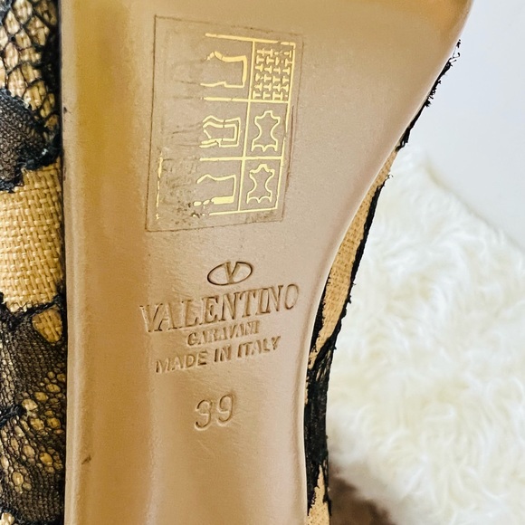 VALENTINO STUNNING CREAM & BLACK LACE & FABRIC HIGH HEEL PUMPS. PEEP TOE - Picture 15 of 16
